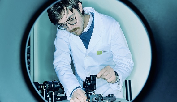http://cms.essilorluxottica.com/caas/v1/media/194728/data/picture/b28ec5e8037f027fa73438b3b59b4c55.jpg