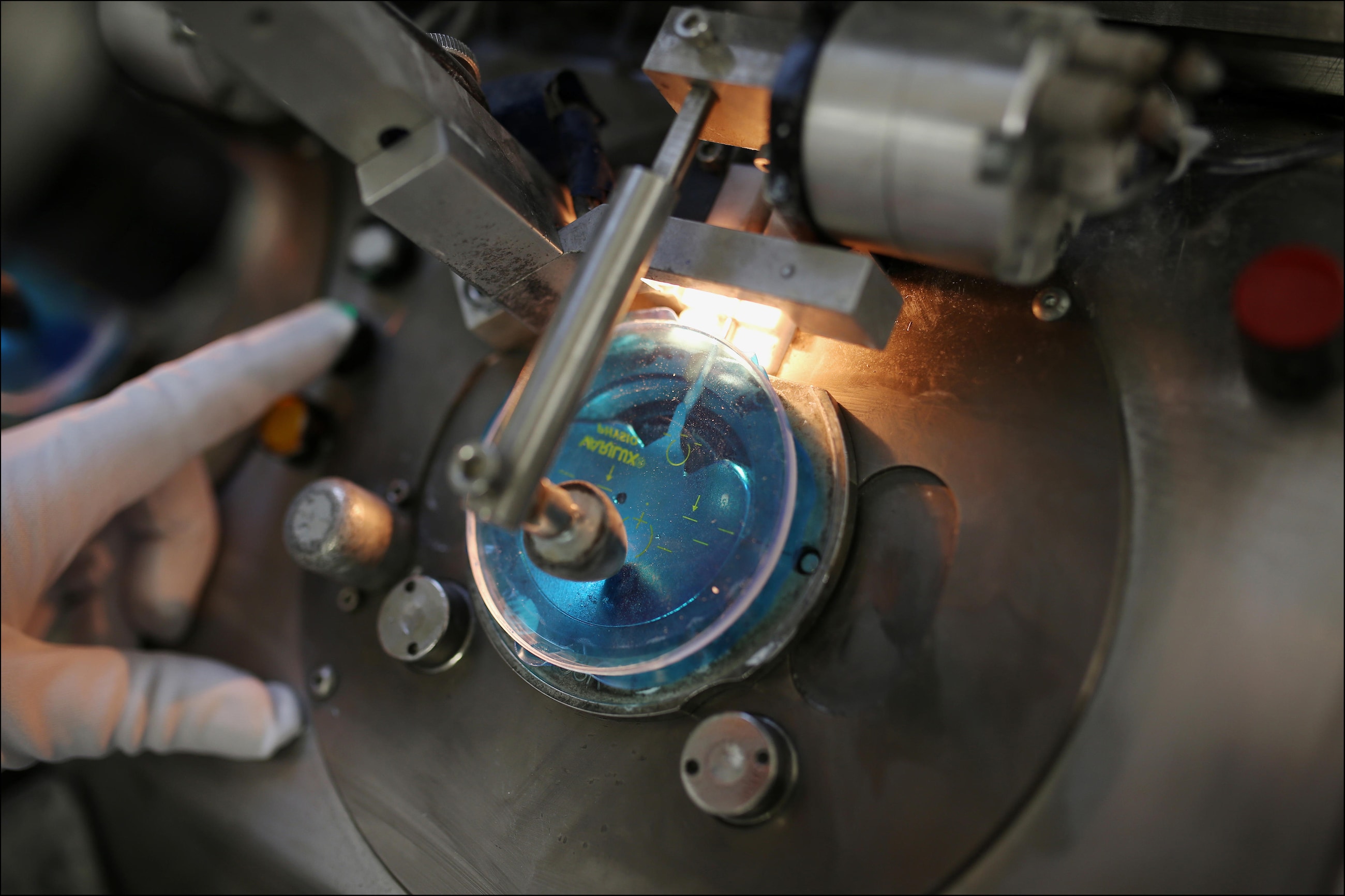 Blocking of the lens