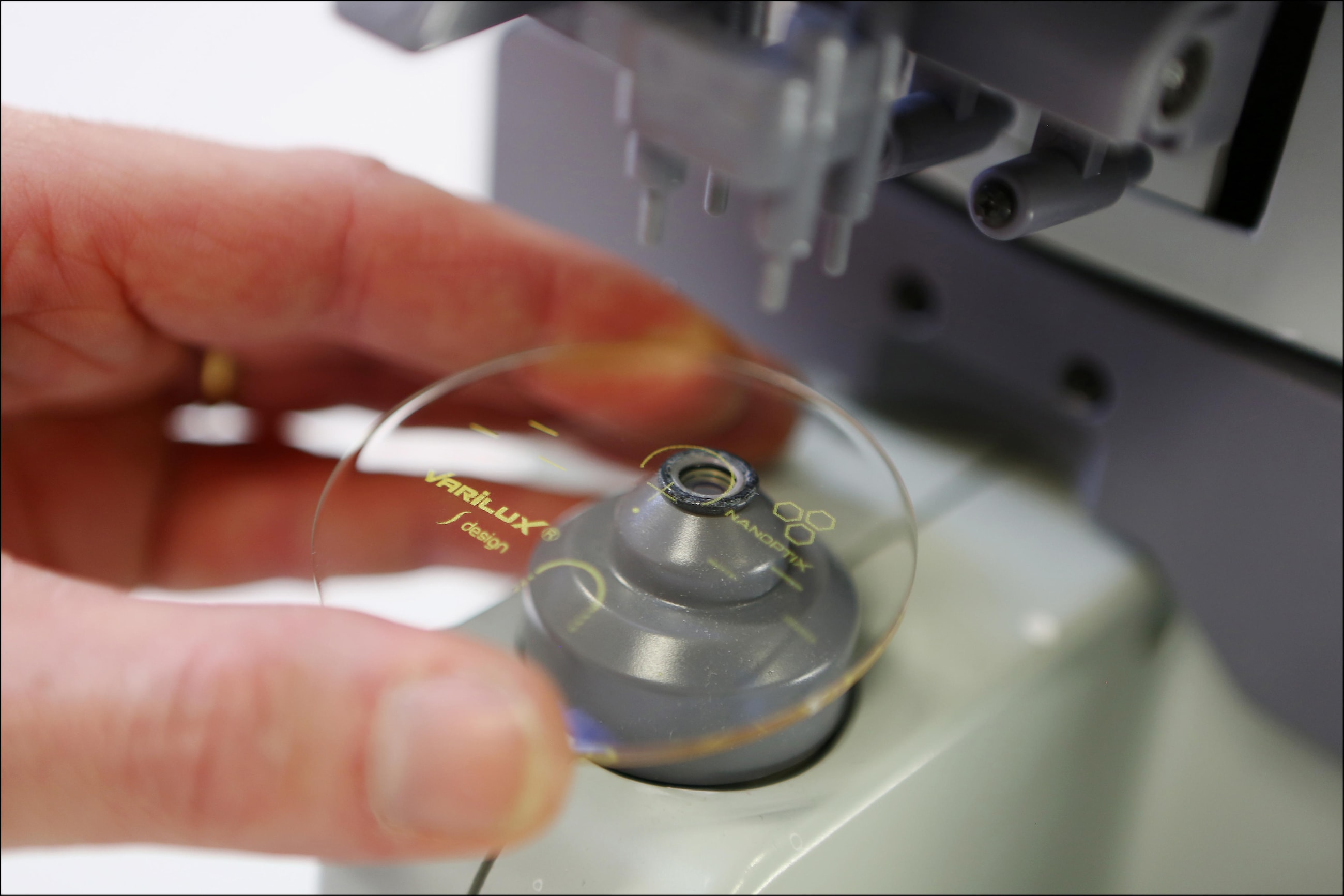 Control before edging and assembly of the lens